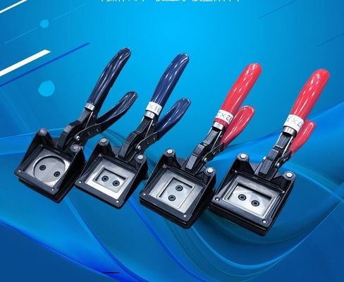 เครื่องตัดรูปถ่ายบัตรประจำตัวแบบใช้มือถือเครื่องตัดภาพใบอนุญาตกำหนดเอง 40 * 60 มม ผู้ผลิต